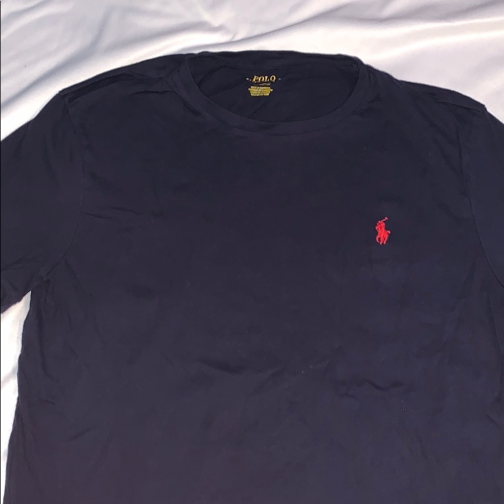 Dark blue shirt sleeve Polo T-shirt.